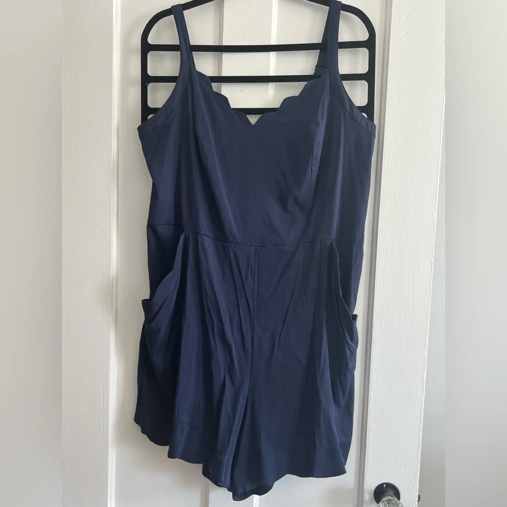 Beatriz Scallop Detail Plus Romper 2X - Picture 7 of 10